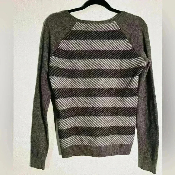 J. Crew Gray Herringbone Scoop Neck Long Sleeve Sweater Size M Merino Wool Blend - Picture 6 of 7